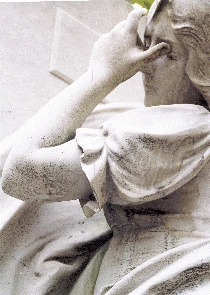 statue